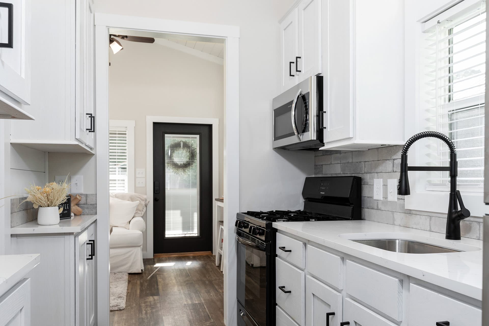 Cahaba kitchen home features