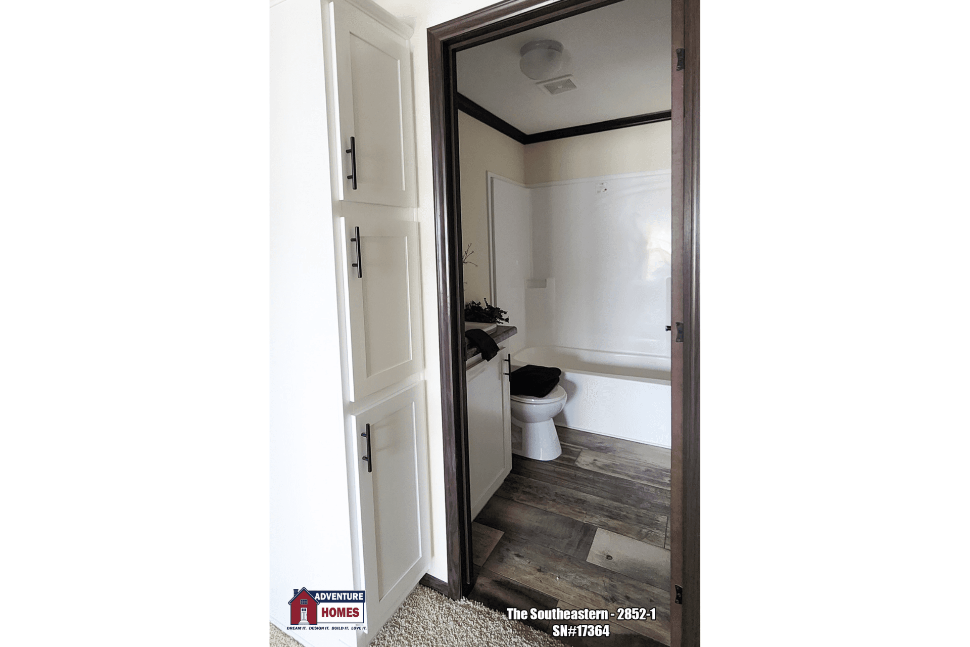 Southeastern | 2852-1 bathroom home features