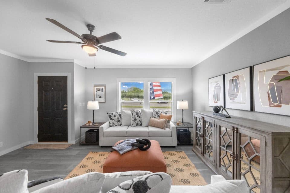 Apex 32763x interior home features