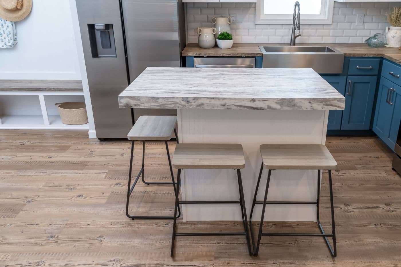 Tiffany kitchen home features