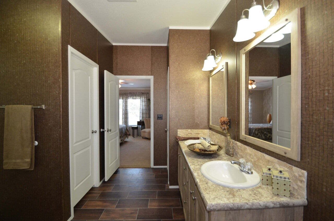 Kensington 28604k bathroom home features