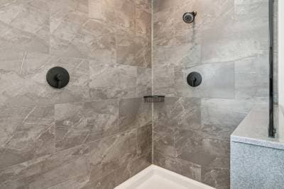 Cabernet bathroom home features