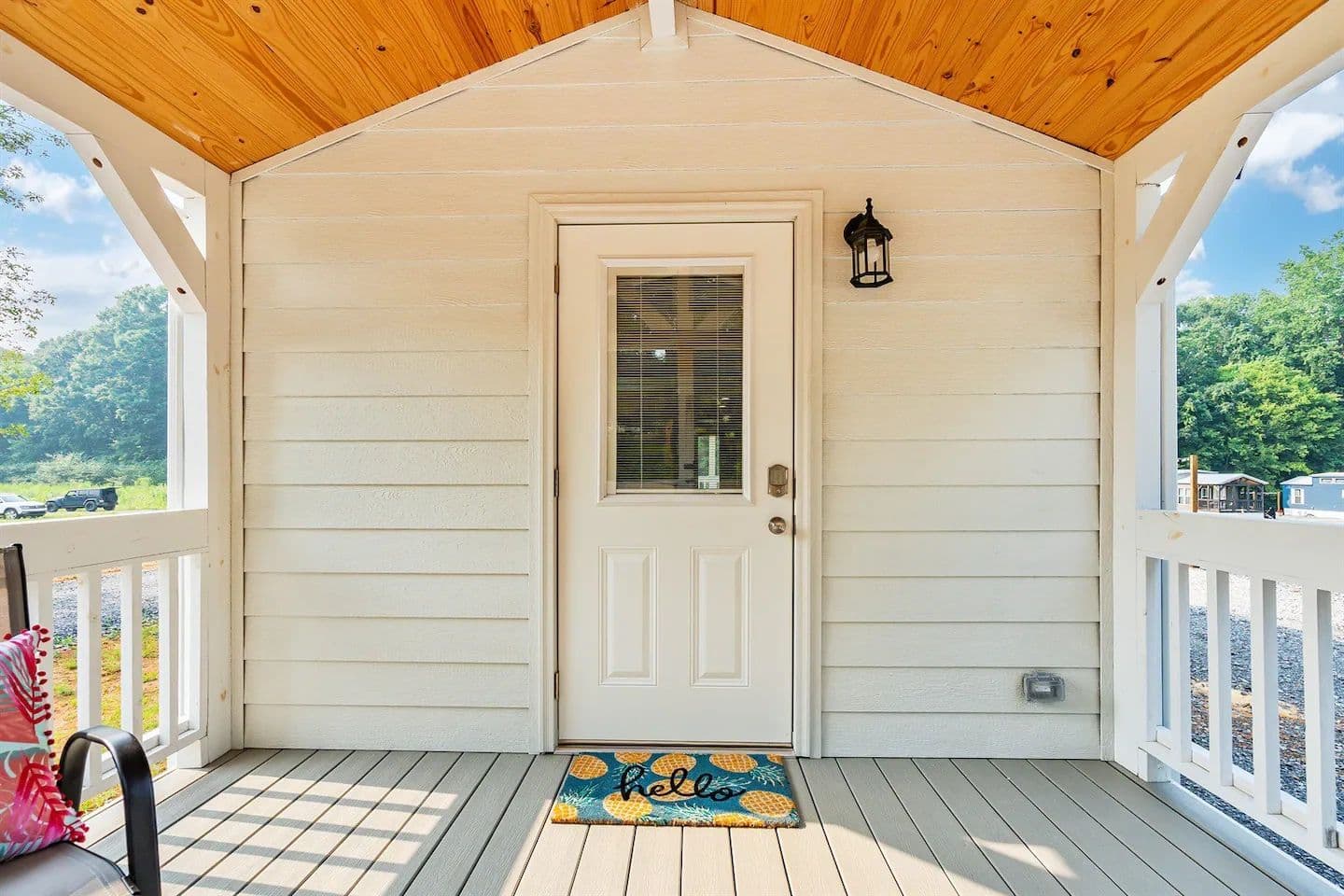 River stone | 4b 115 exterior home features