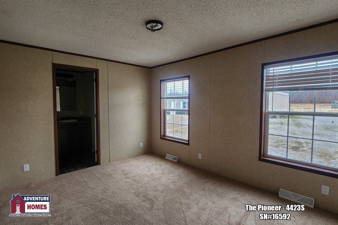 Pioneer | 4423s bedroom home features