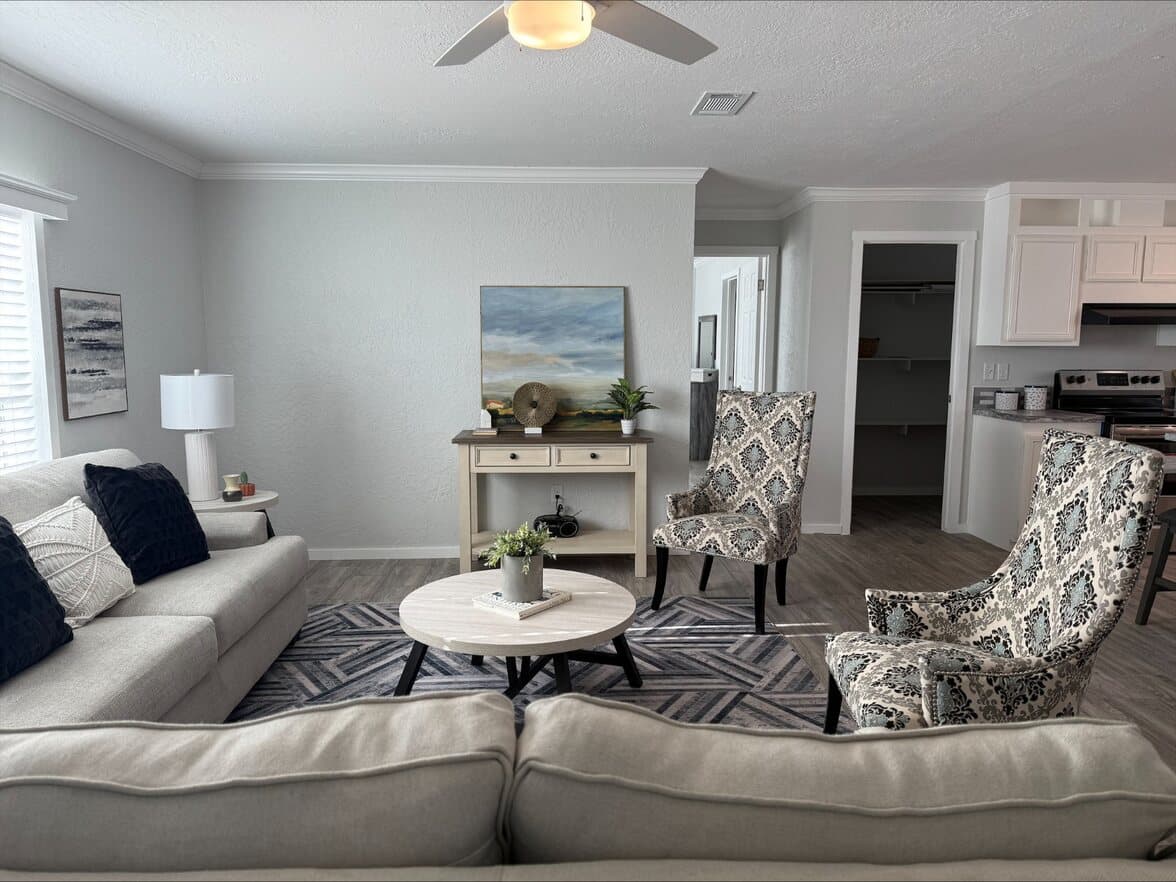 Emerald 28764a interior home features