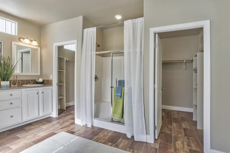 Citrus bathroom home features