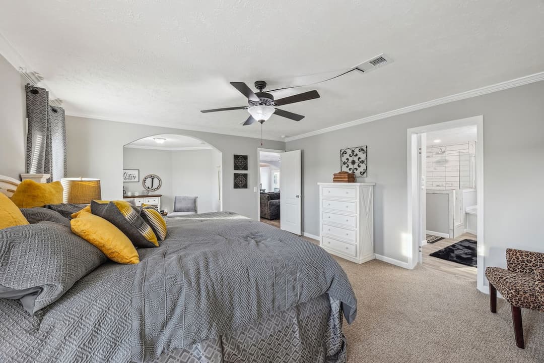 Md-43-32 stagecoach bedroom home features