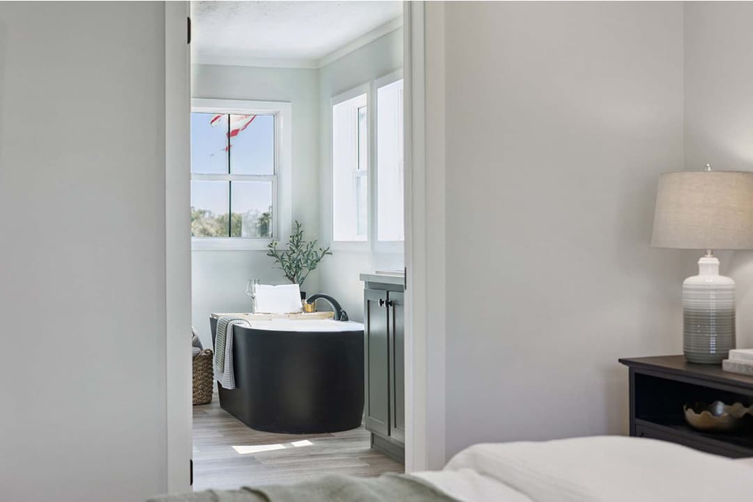 Axis 32563n bathroom home features