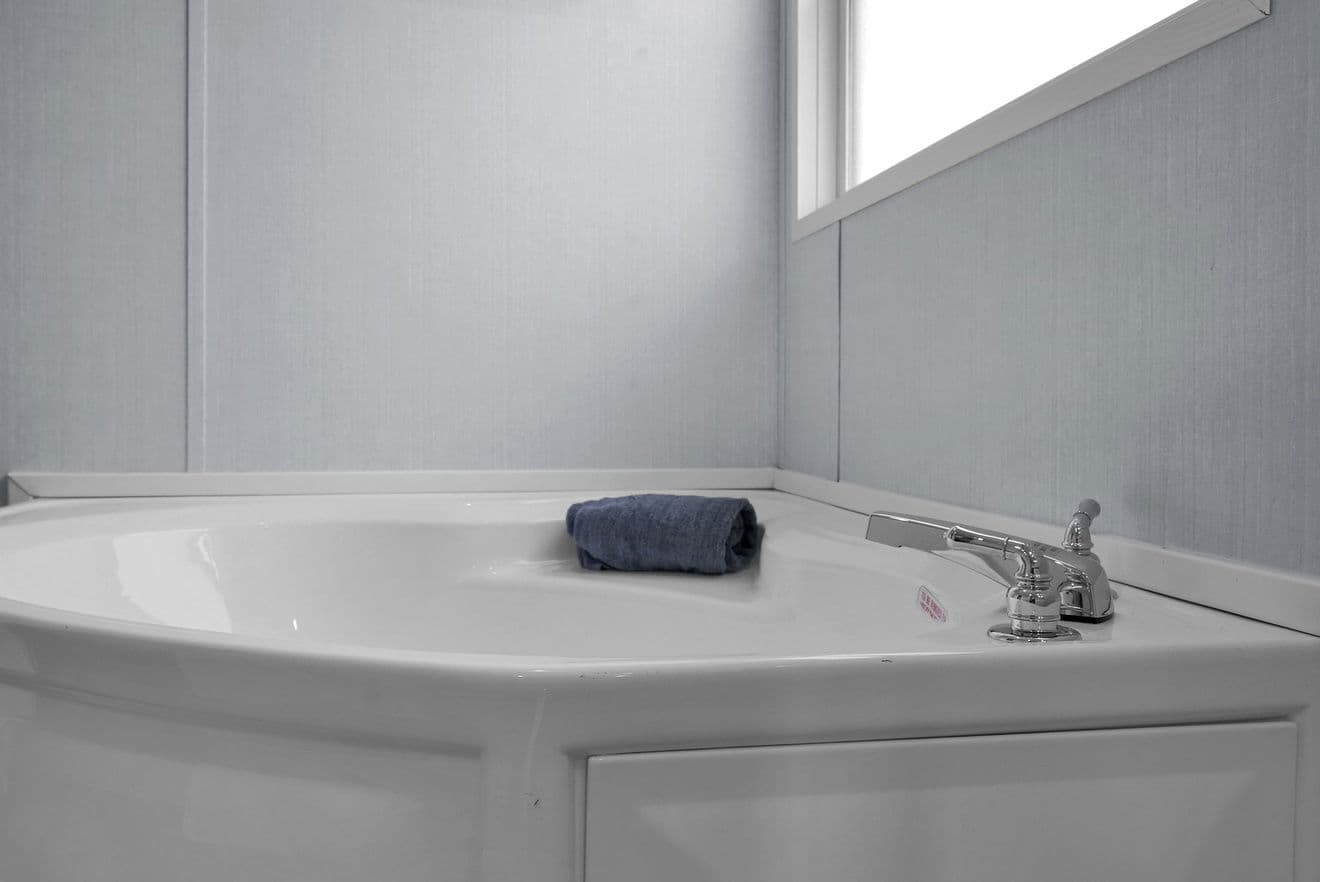 Valu maxx premier 32643e interior and bathroom home features