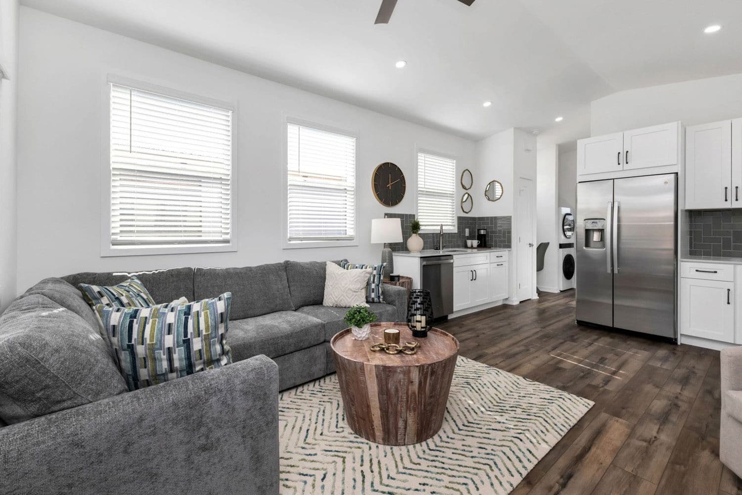 Casa blanca interior home features