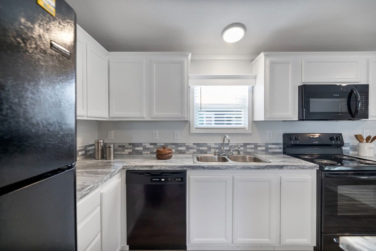 Emerald 16682a kitchen home features