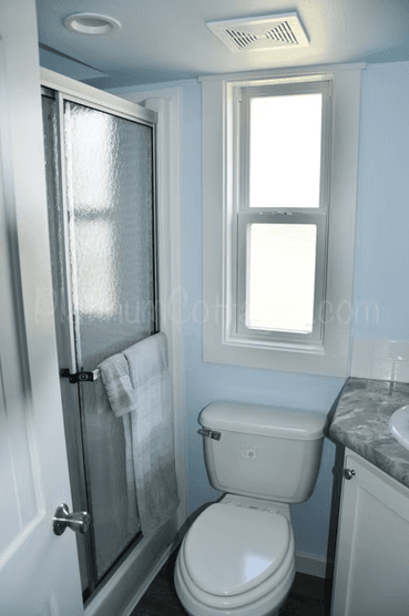 Trinca bathroom home features