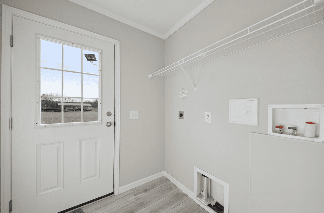 N656 interior home features