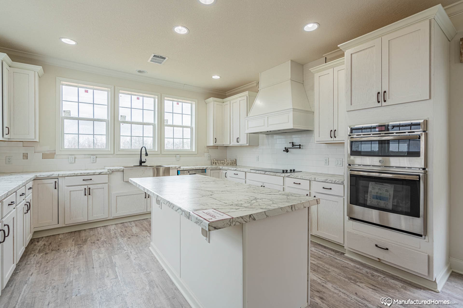 Jasmine i kitchen home features