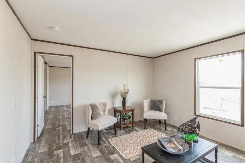 Grand interior home features