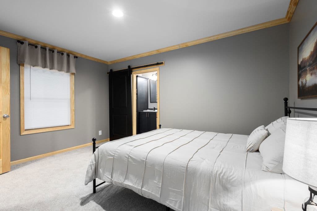 1w1407-v bedroom home features