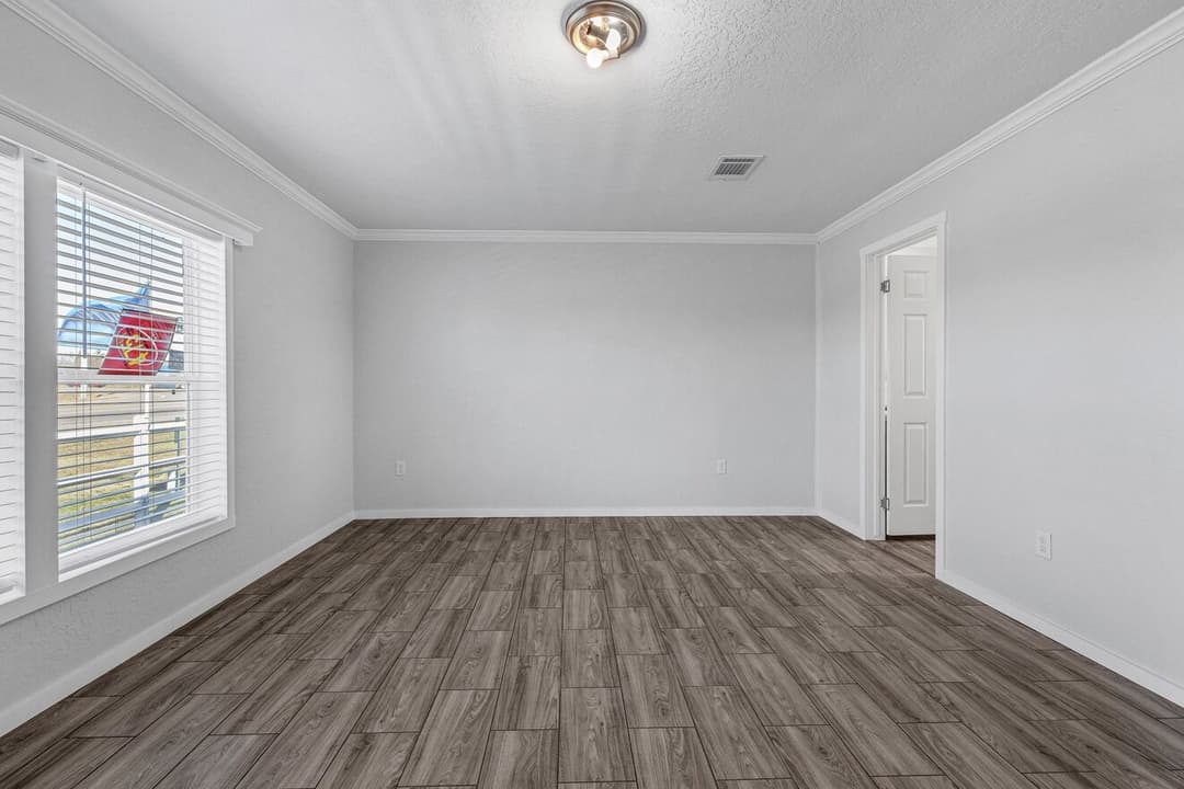 Topaz 28764a bedroom home features