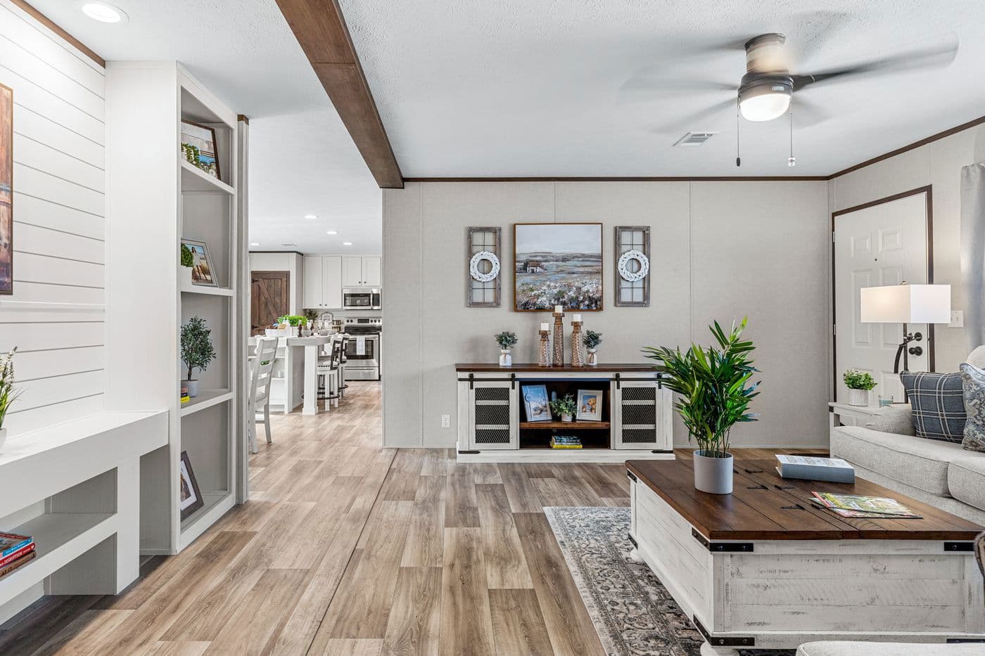 The anniversary 2.1 interior home features