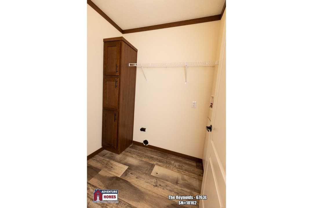 Reynolds | 6763l interior home features