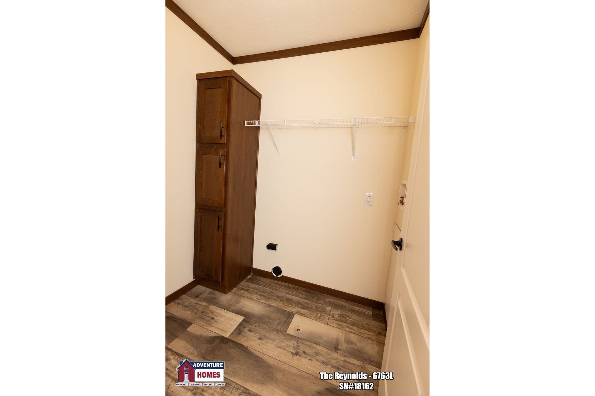 Reynolds | 6763l interior home features