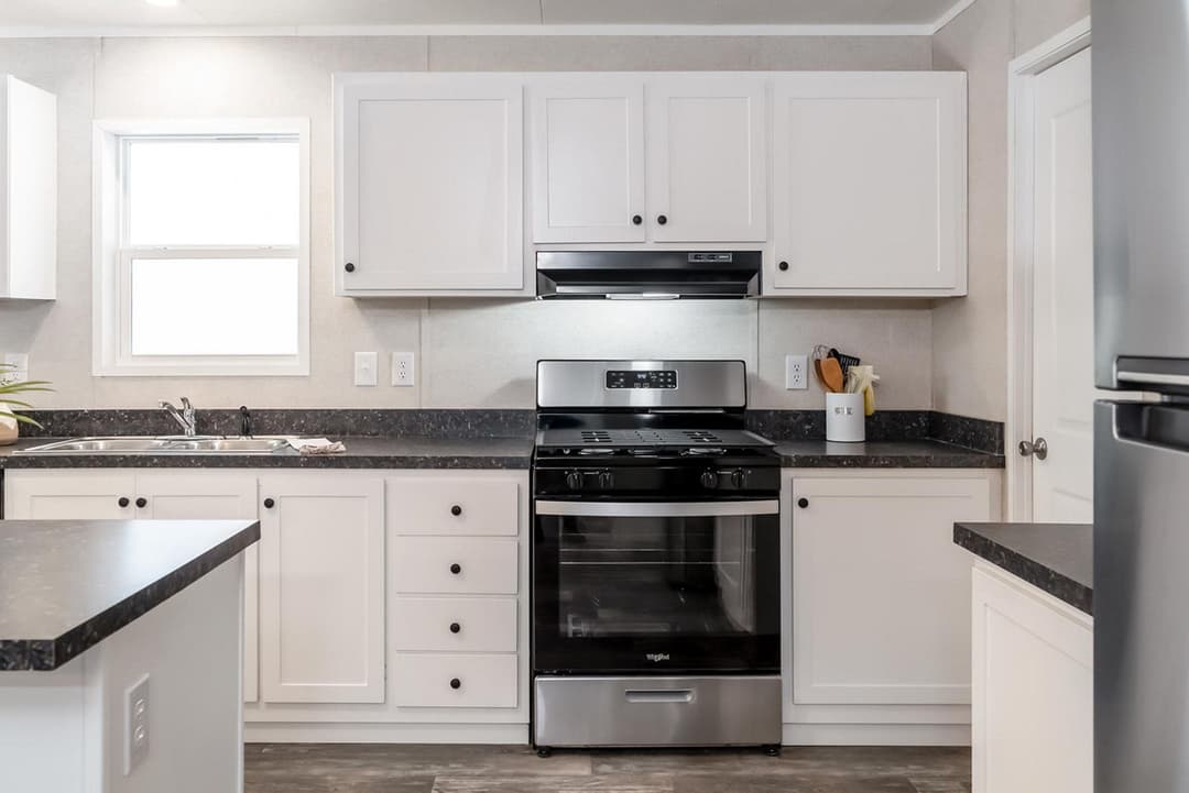 Pinnacle 3904 kitchen home features