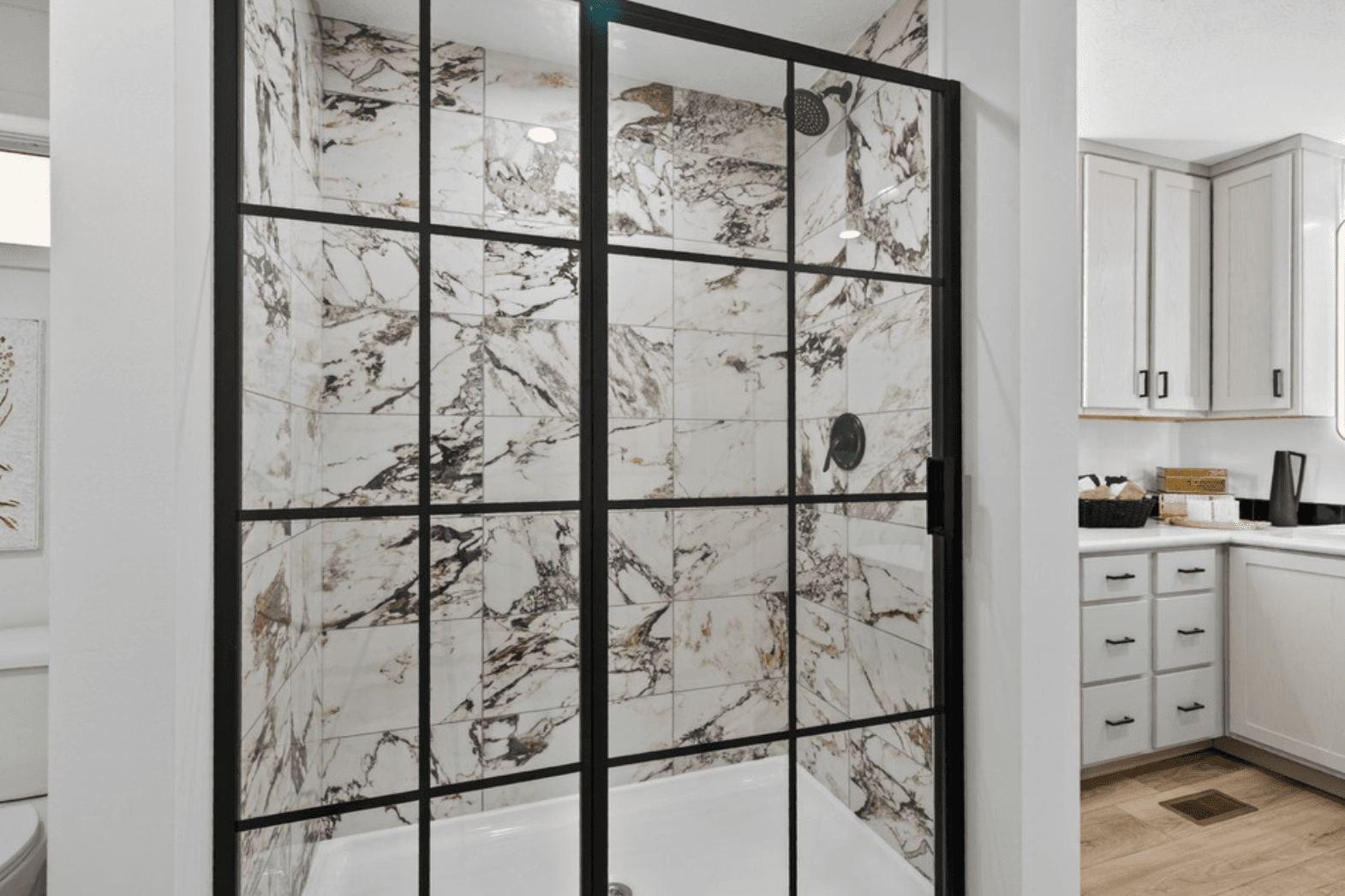 Aura 28644n bathroom home features