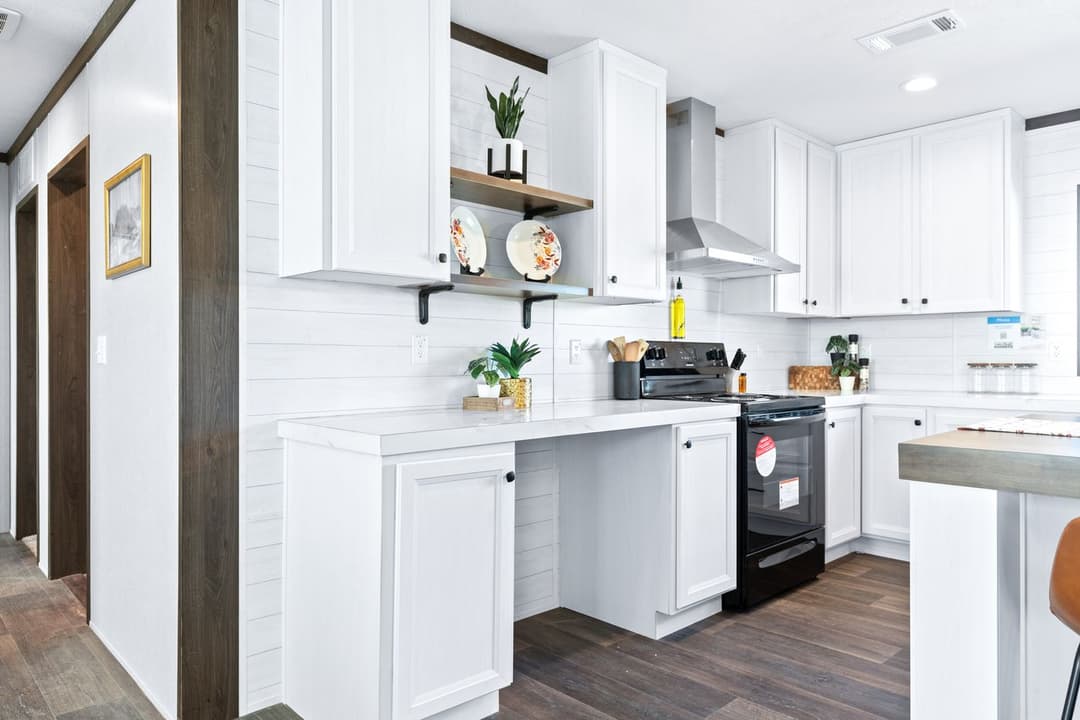 Breeze farmhouse kitchen home features