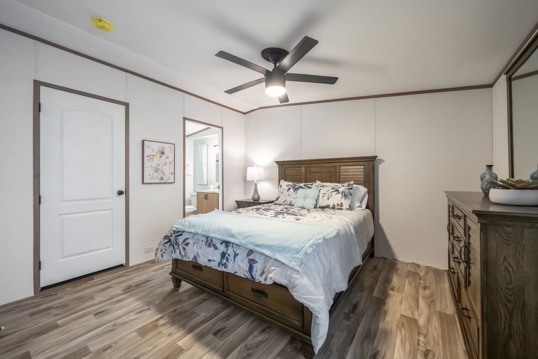 Select s-2448-32a bedroom home features