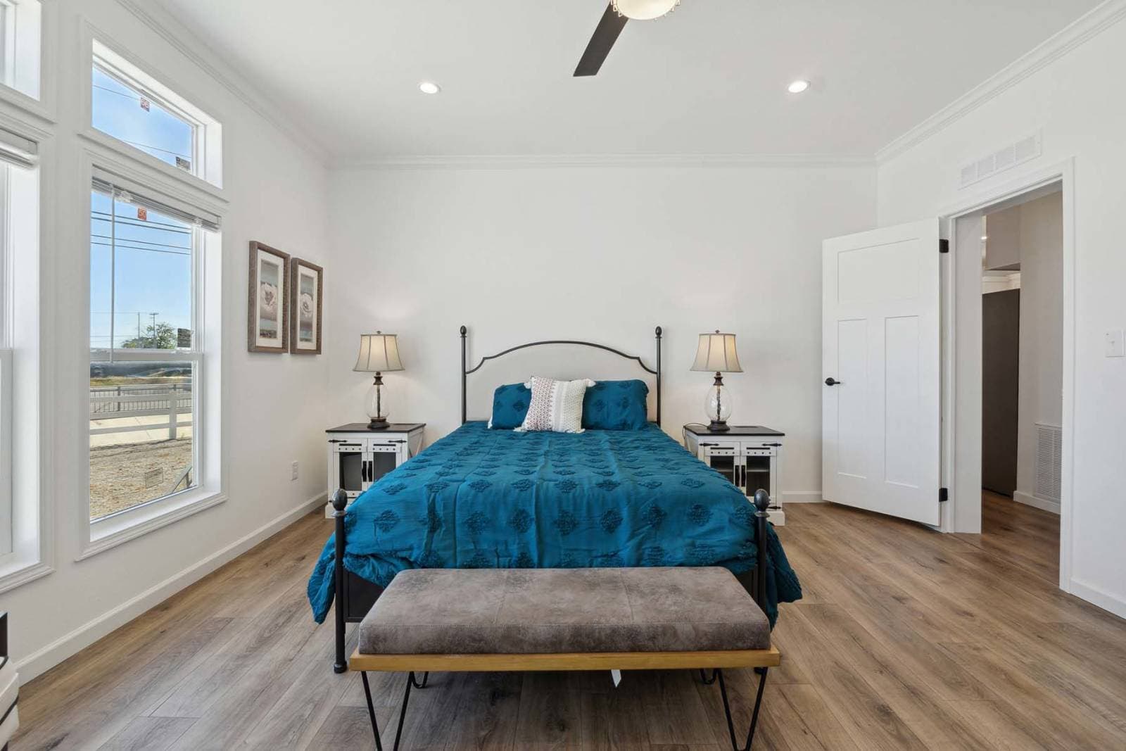 Titan extreme 3276t [the memphis] bedroom home features