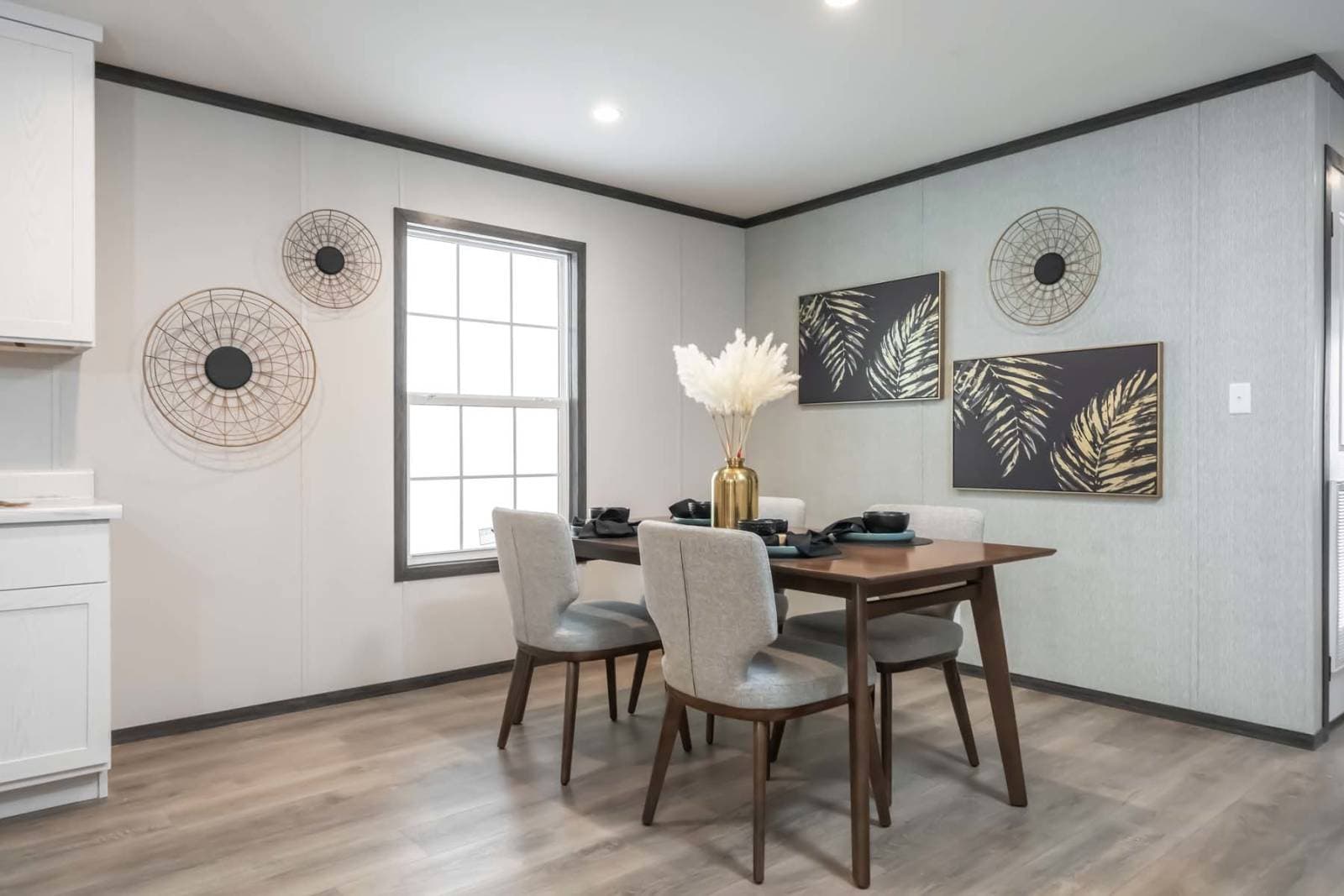 Embrace sunlight 052 interior home features