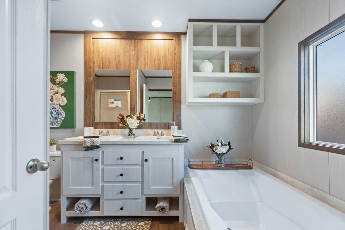 Retreat living 16682a bathroom home features