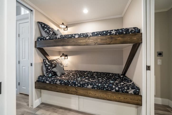 Eagle 11341a bedroom home features