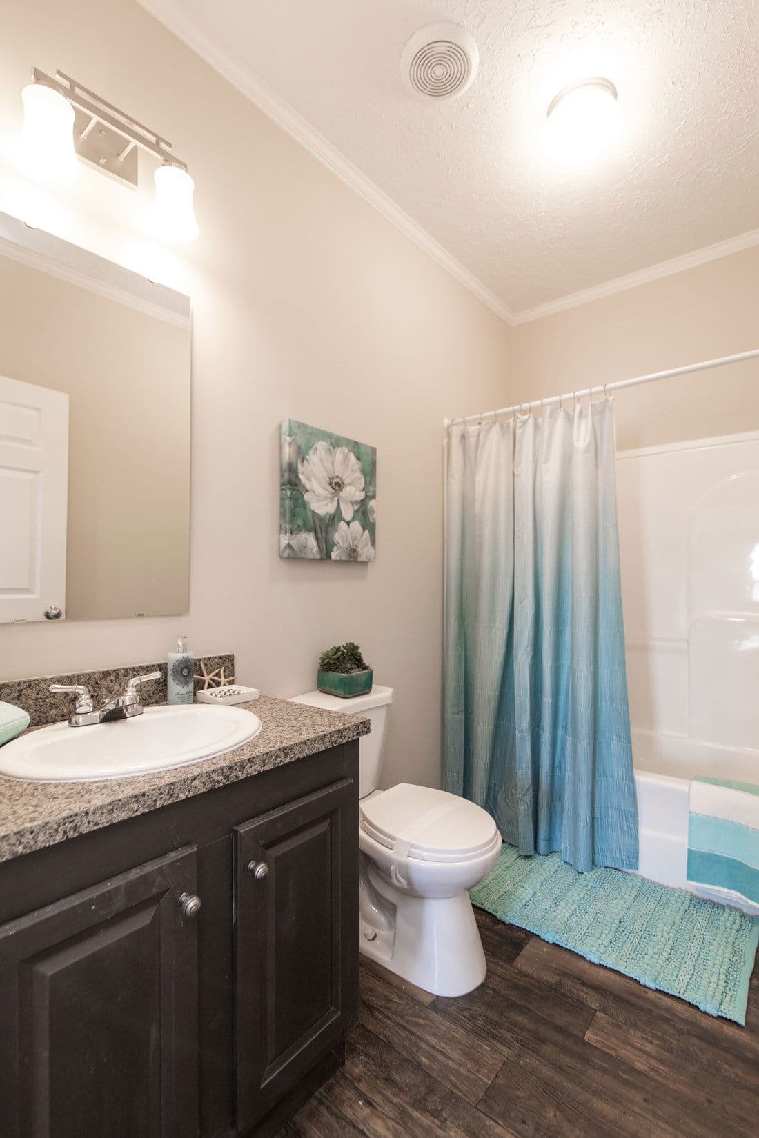 5520 sweet one bathroom home features