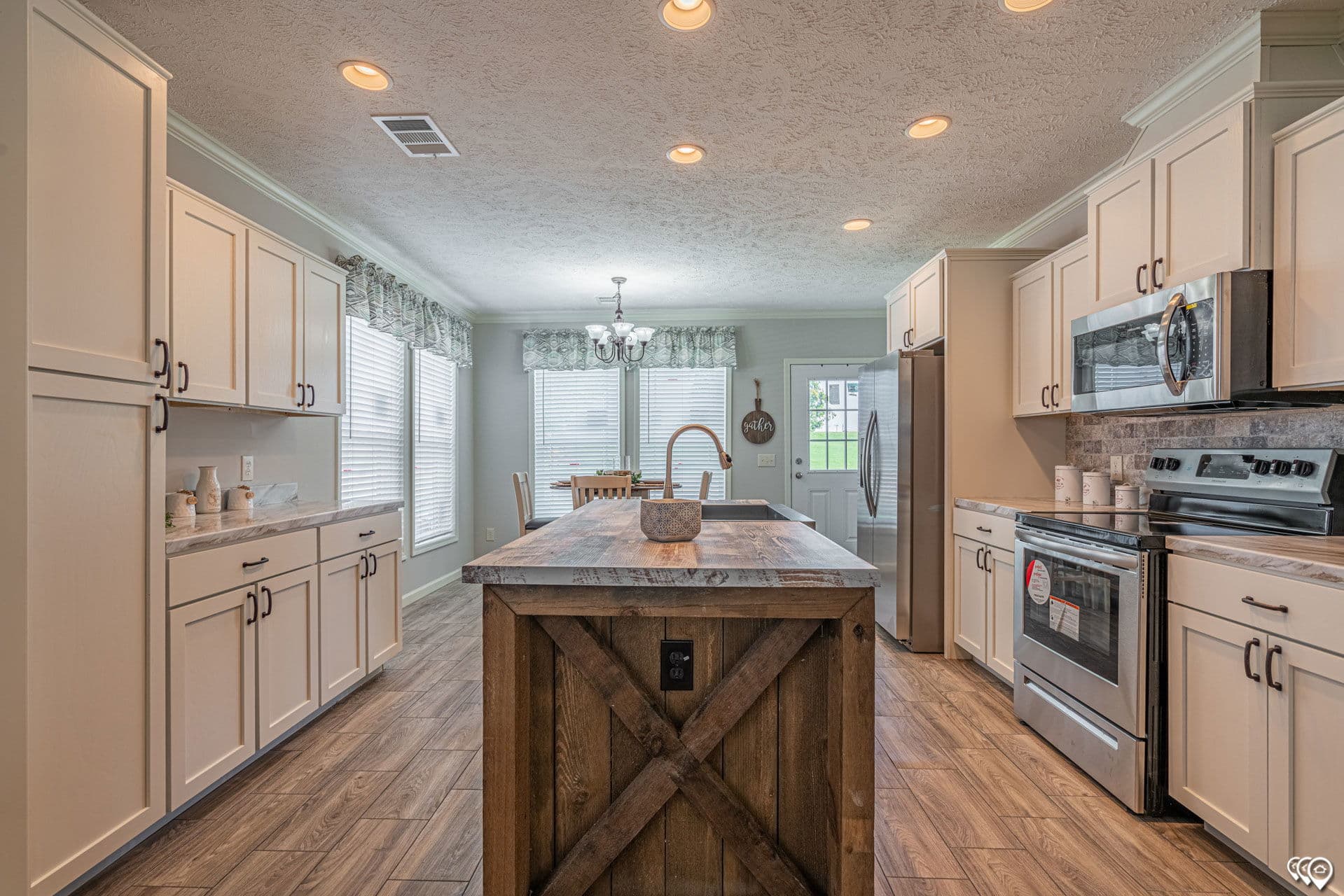 The haven kitchen home features