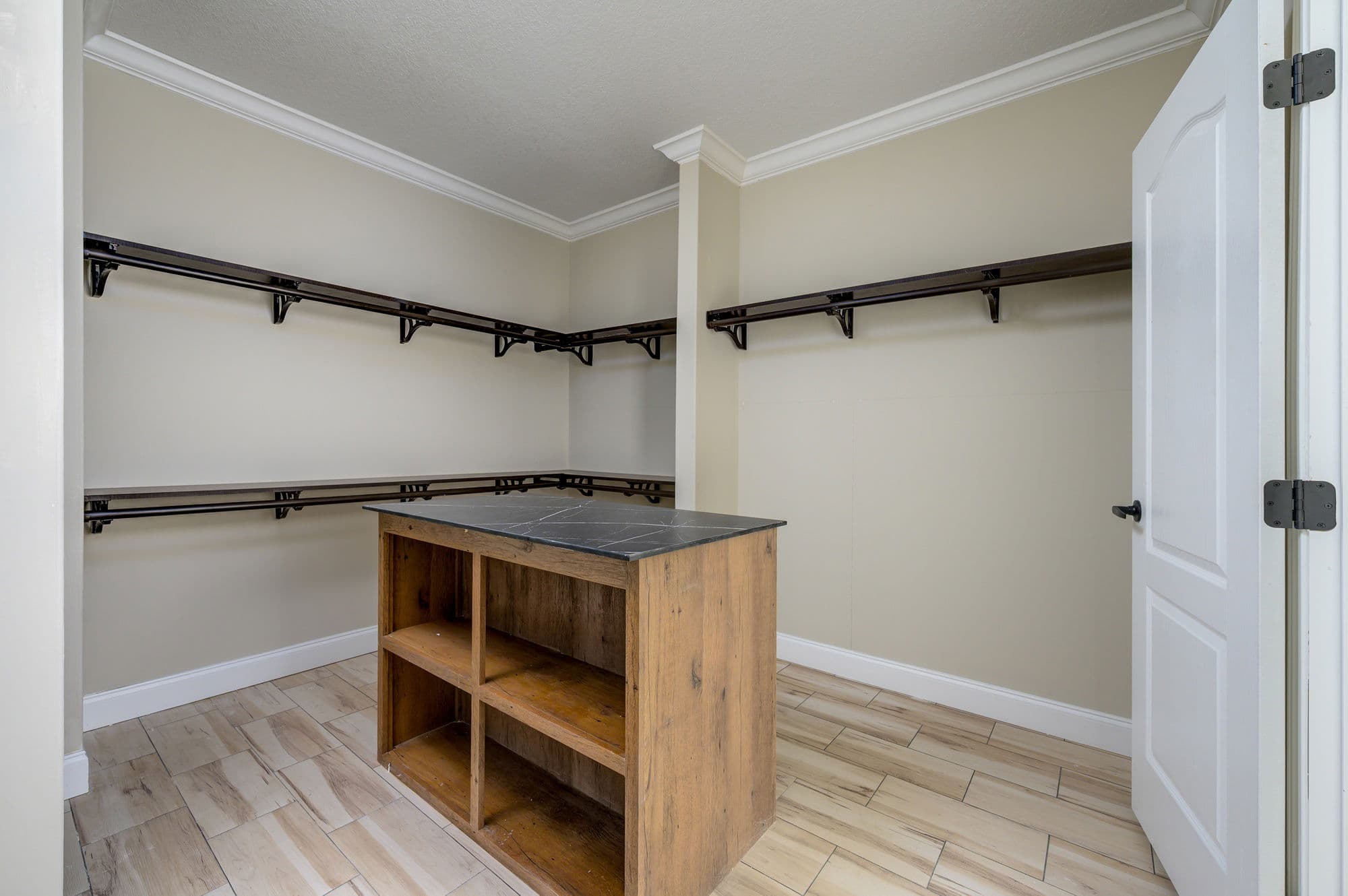 Big mullet interior home features