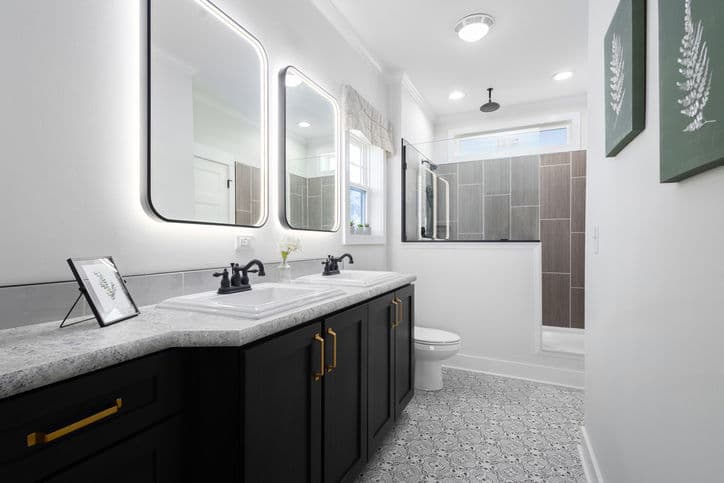 Meadowbrook 32361a bathroom home features