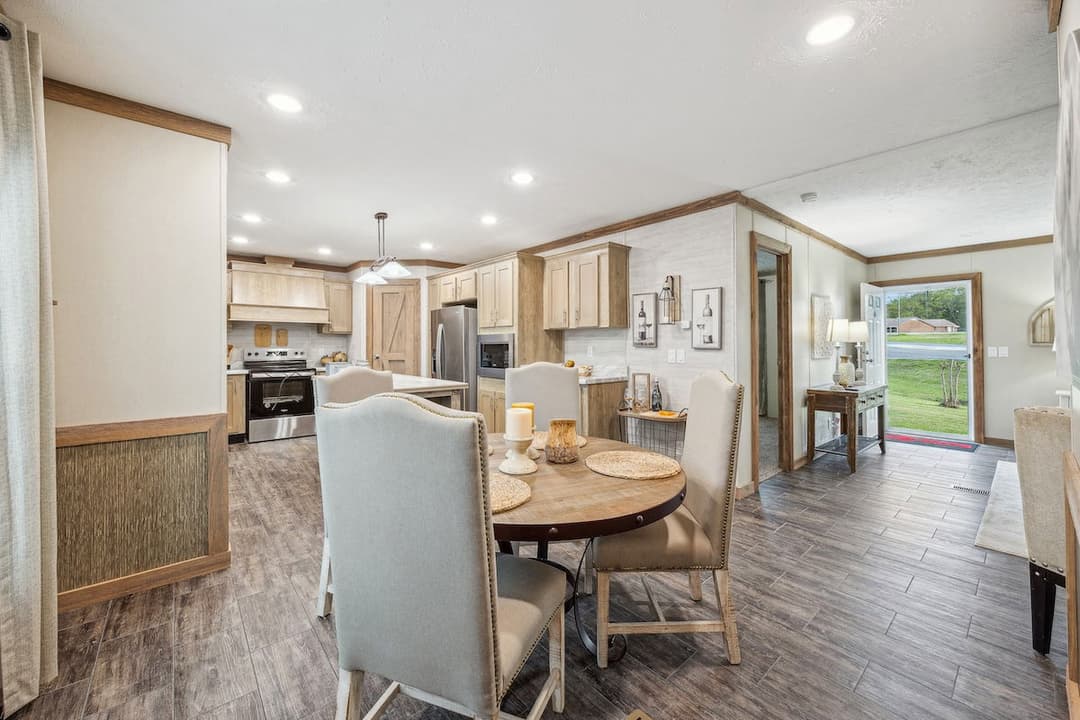 Md-26 rawhide interior home features