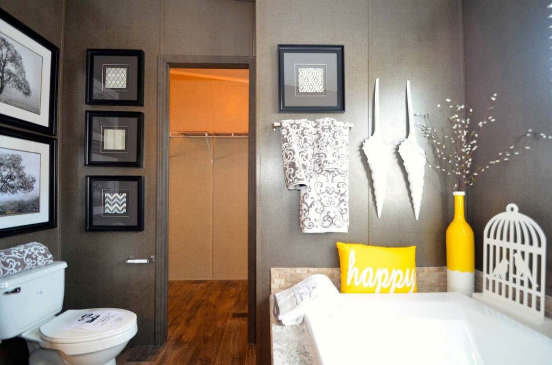 Benbrook 30643b bathroom home features