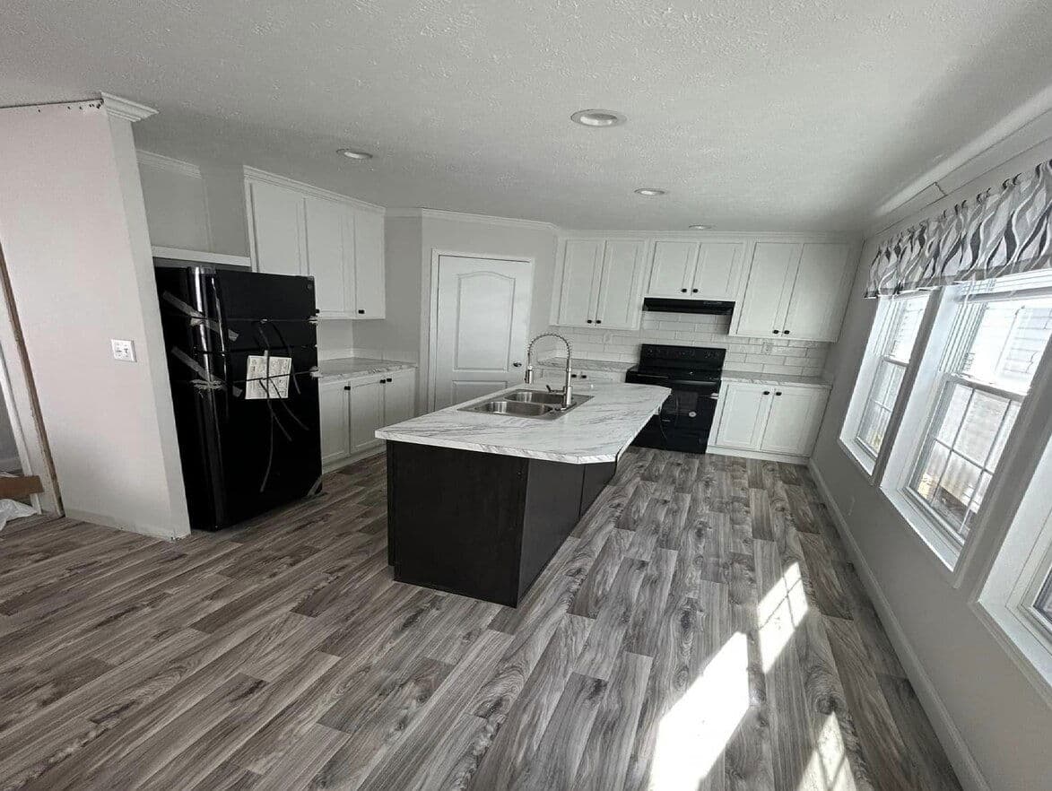 Country manor 28563m kitchen home features