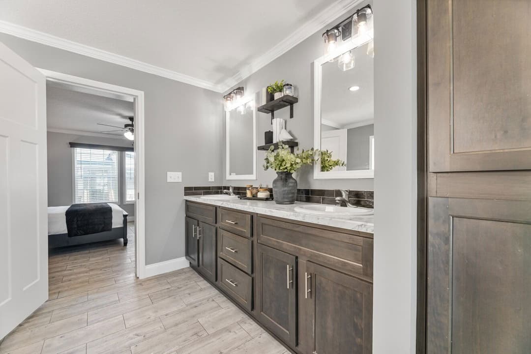 Jones 32764b bathroom home features