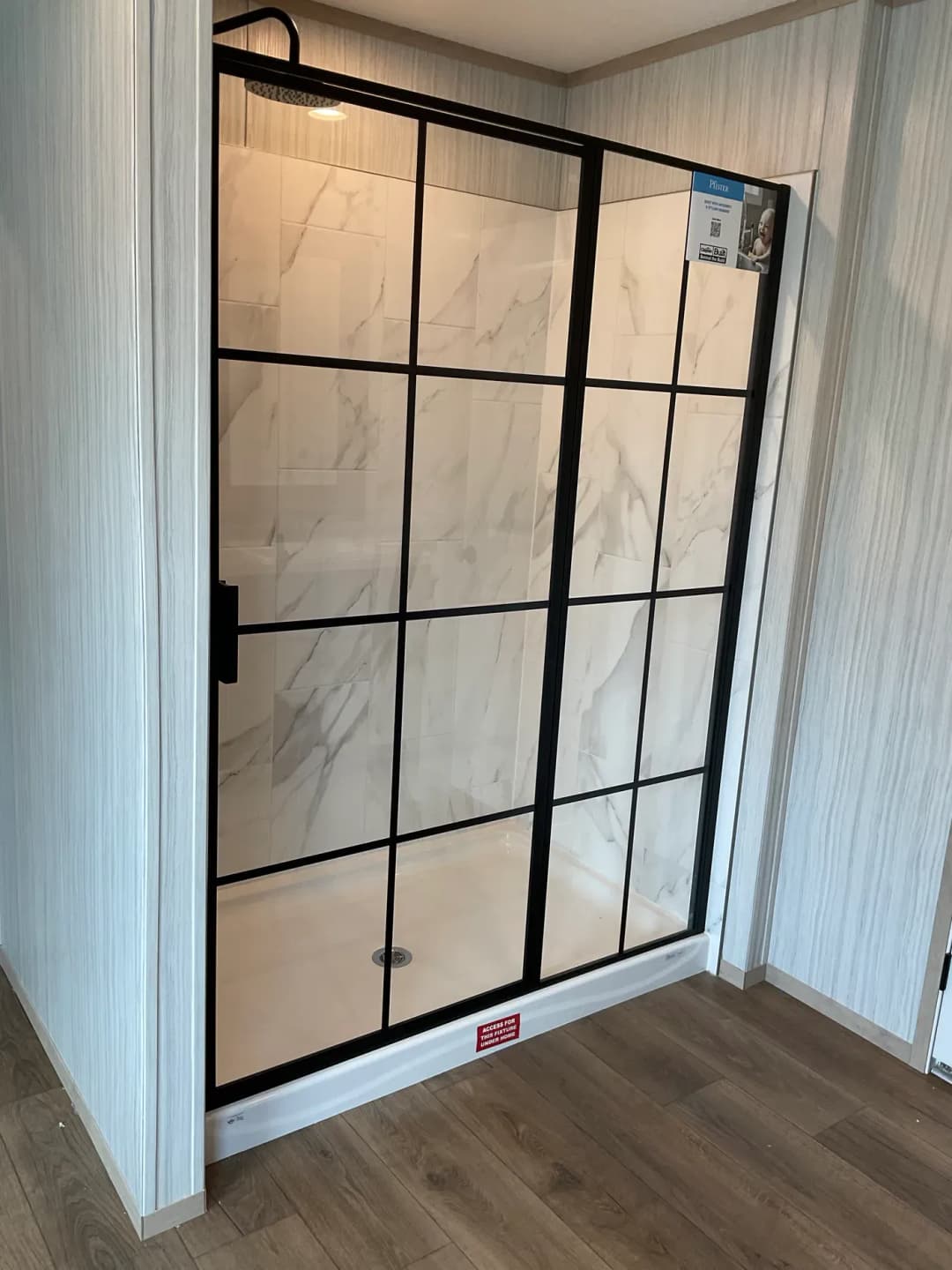 Emerald bathroom home features