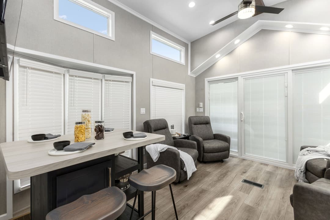 Island 6448p interior home features