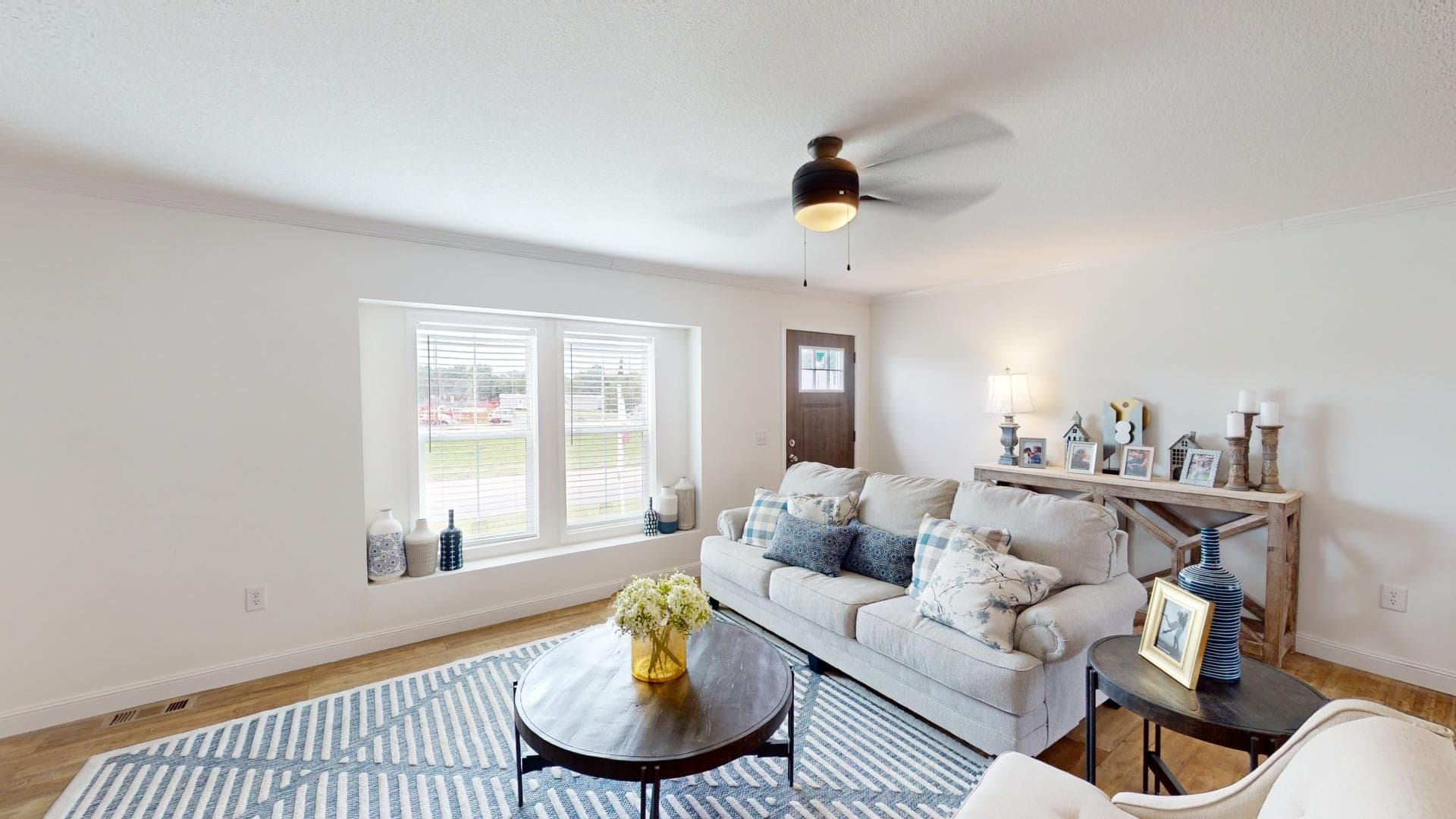 Pri3284-2010 interior home features