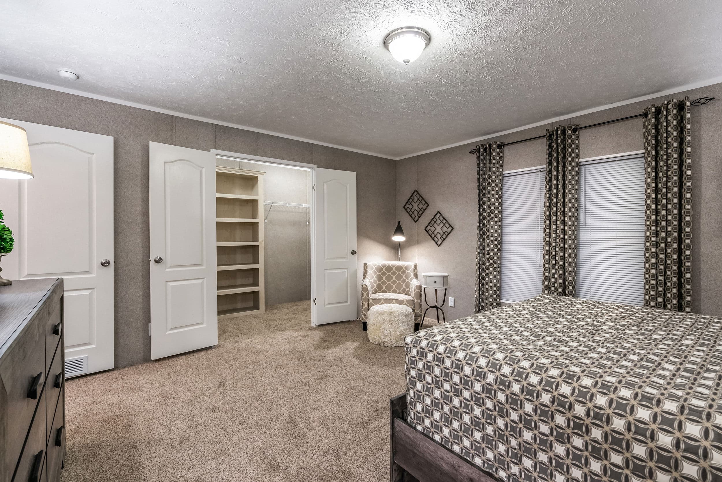 Md-38-32 bedroom home features