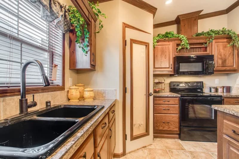 Lexington c208 kitchen home features