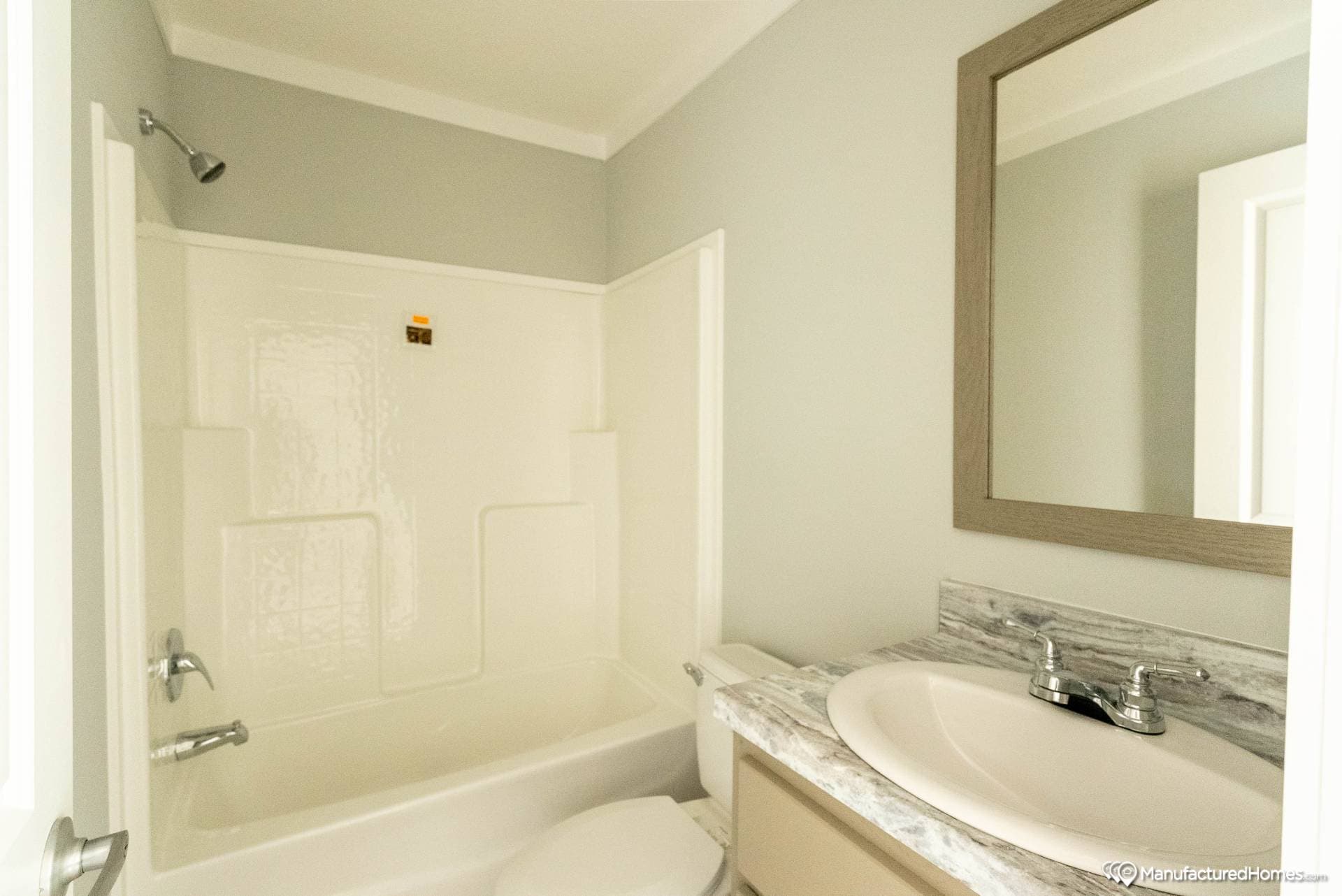 Chc1670-103 bathroom home features