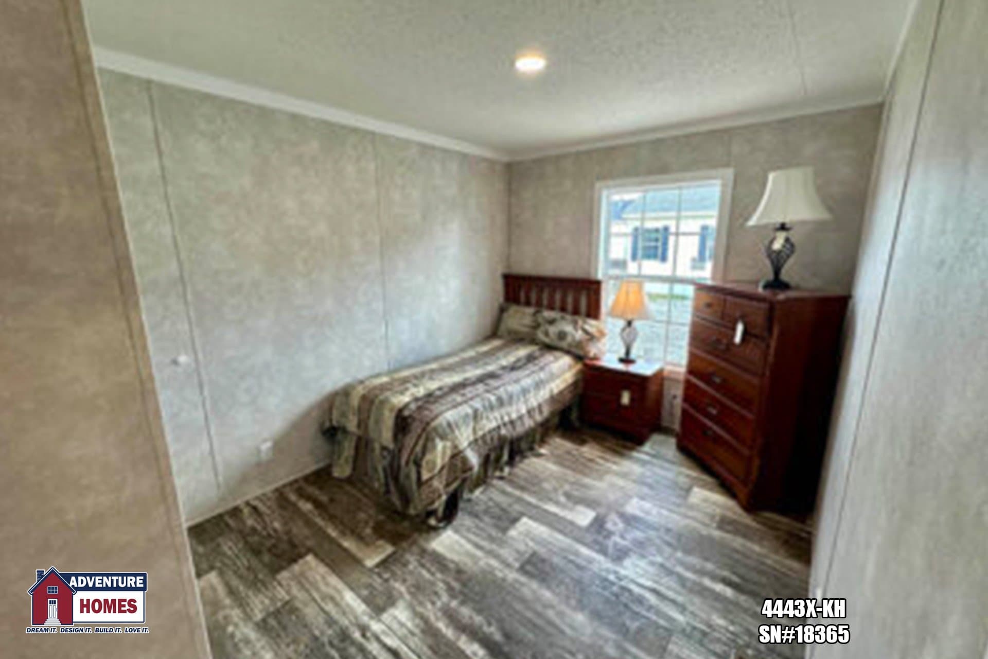 4443x-kh bedroom home features