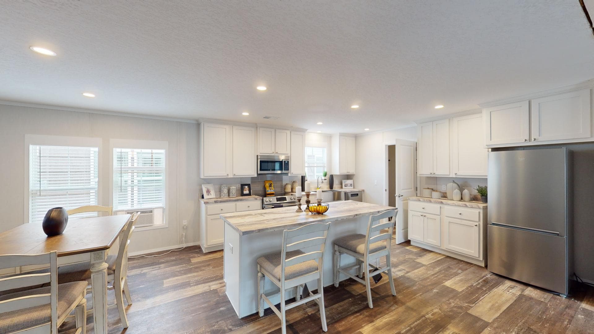 Arc3280-7501 kitchen and hero home features