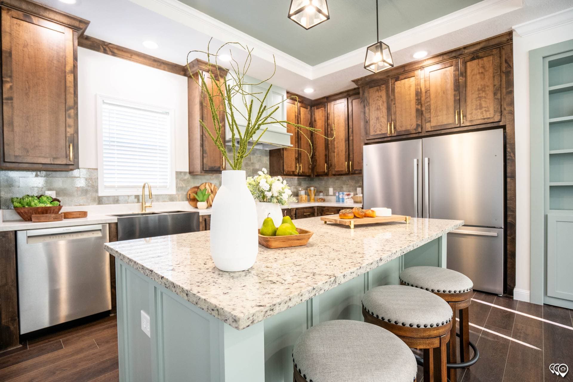 Pri3284-2073 kitchen home features