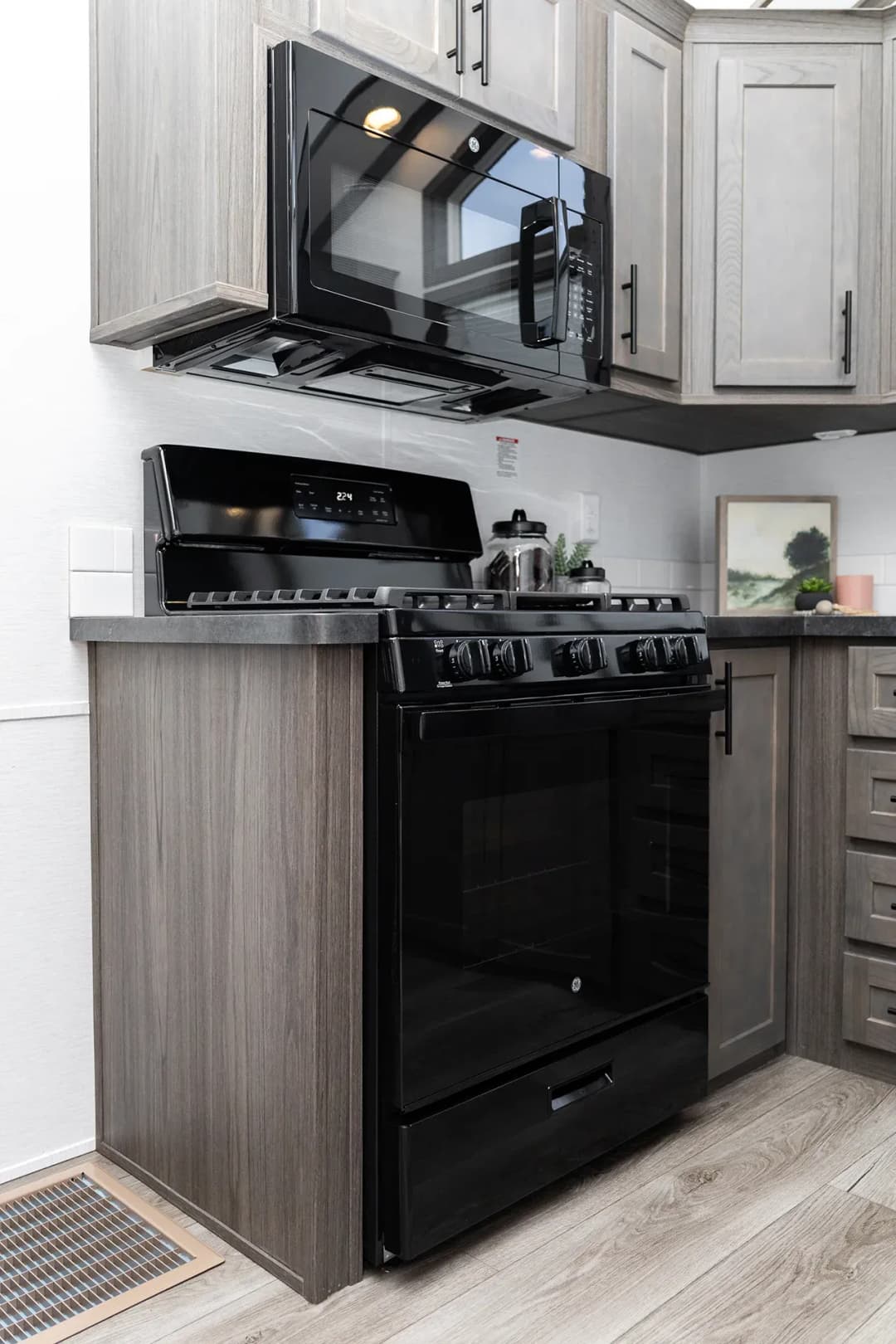 Canvas 7001 kitchen home features